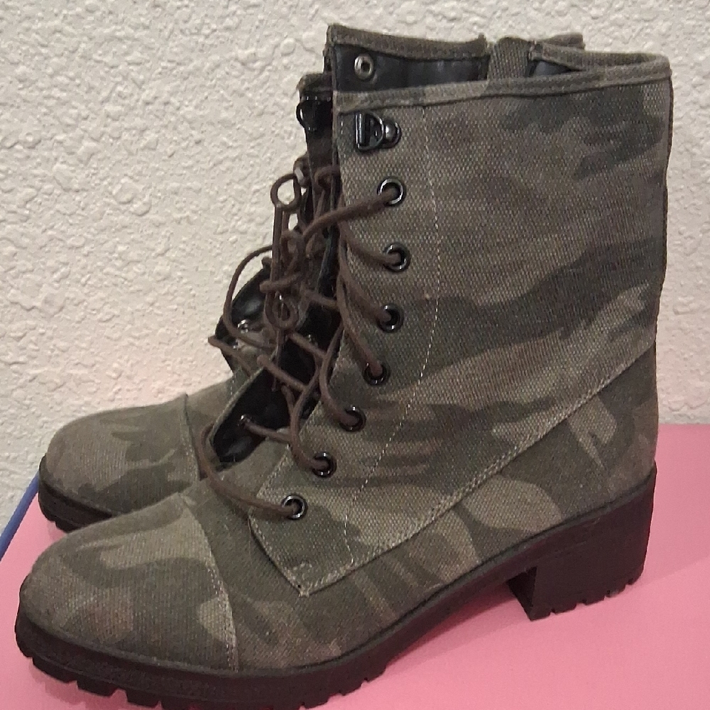 Camouflage Lace-Up Ankle Boots